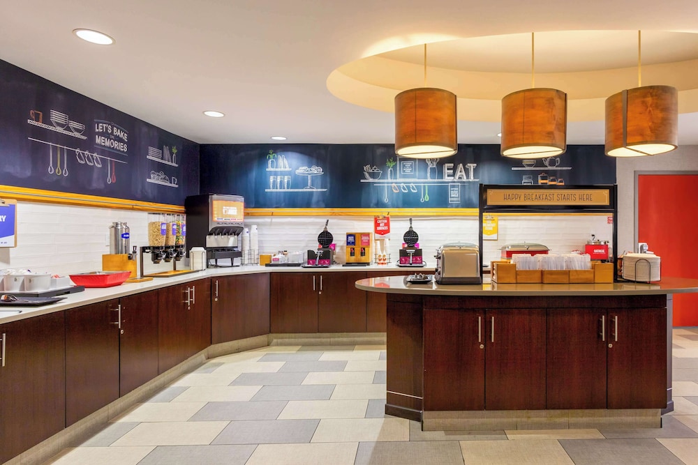 Hampton Inn Orlando International Airport - photo 26