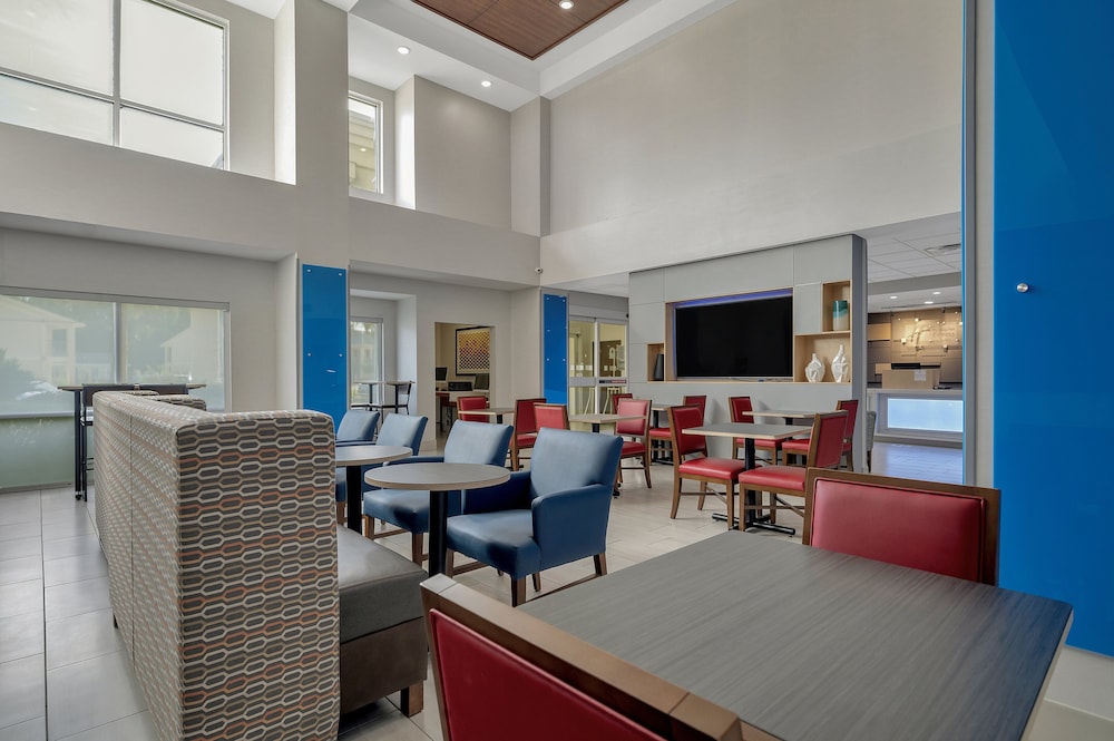 Holiday Inn Express & Suites Lufkin South by IHG - photo 44