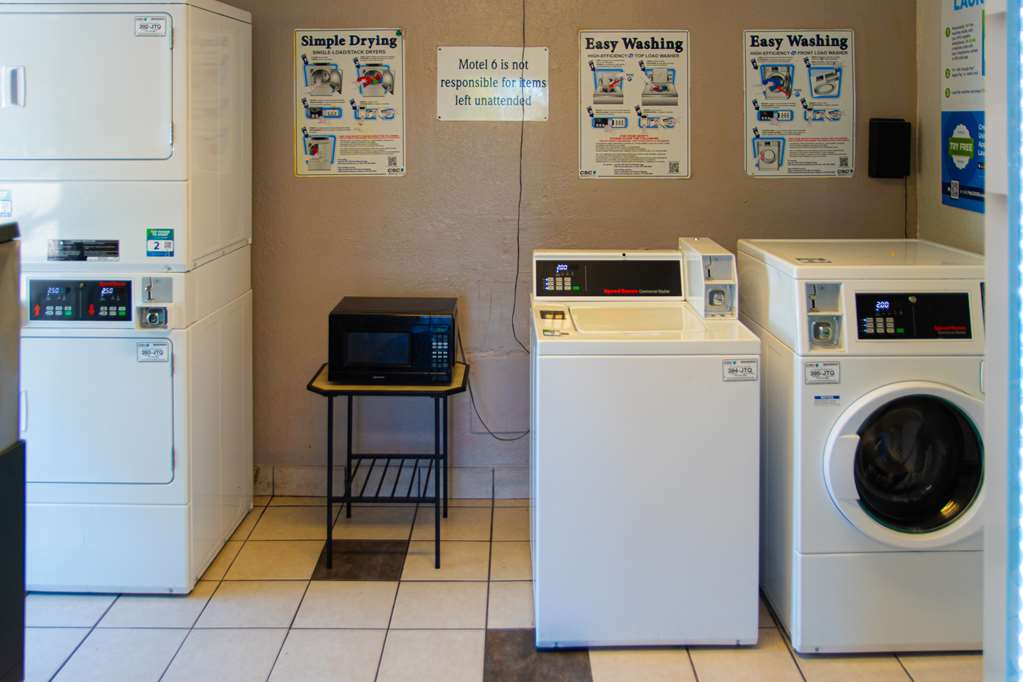 Motel 6 Lantana - photo 16