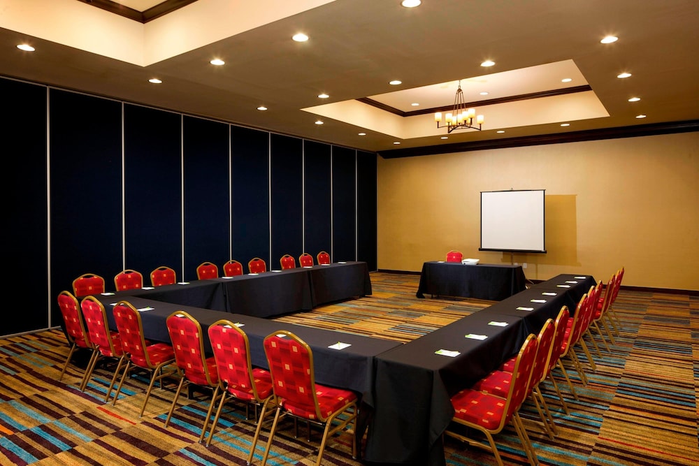 Fairfield Inn & Suites Houston Intercontinental Airport - photo 24