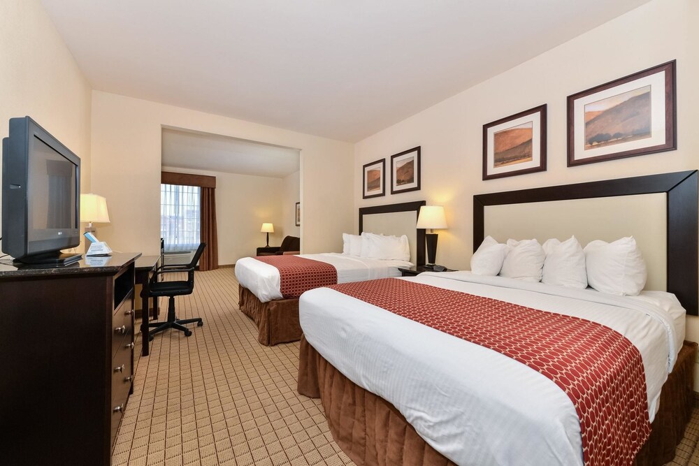 Express Inn & Suites - photo 12