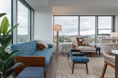 High Rise Retreat w City Skyline Views Shared Gym — 4-Star Luxury Hotel in Cambridge, United States