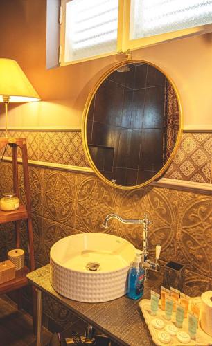 Charming 1BR Apartment with Balcony By Wehost