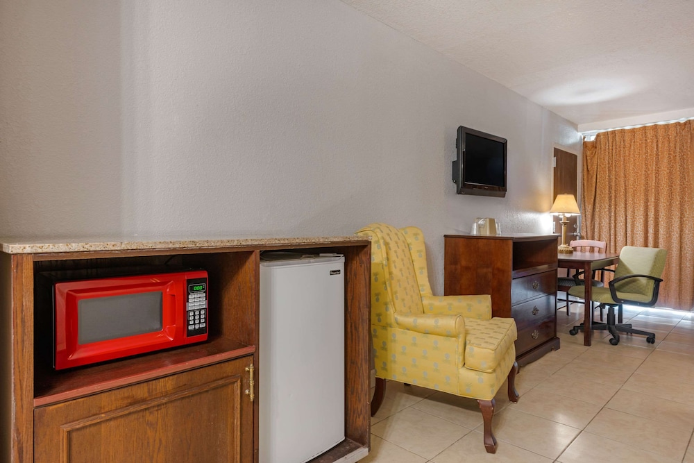 Rodeway Inn Clermont - photo 14