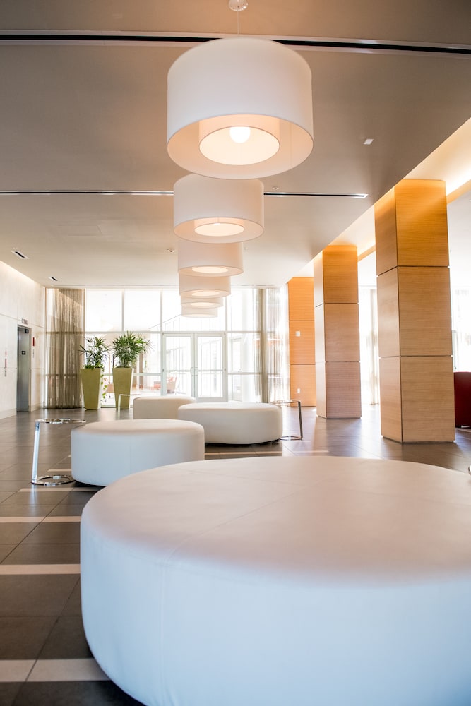 I Hotel And Illinois Conference Center - photo 4