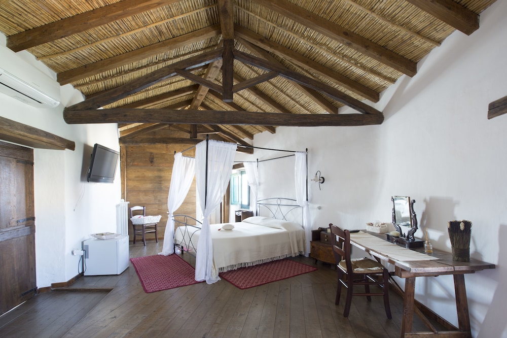 B&B Charme Sa Pardina — 4-Star Luxury Hotel in Orroli, Italy
