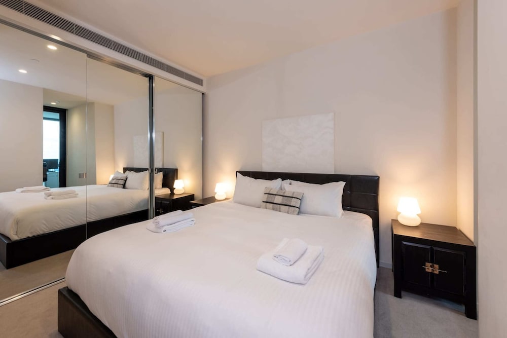 Stunning 1 bed Unit in 56th floor in Southbank — 4-Star Luxury Hotel in Melbourne, Australia