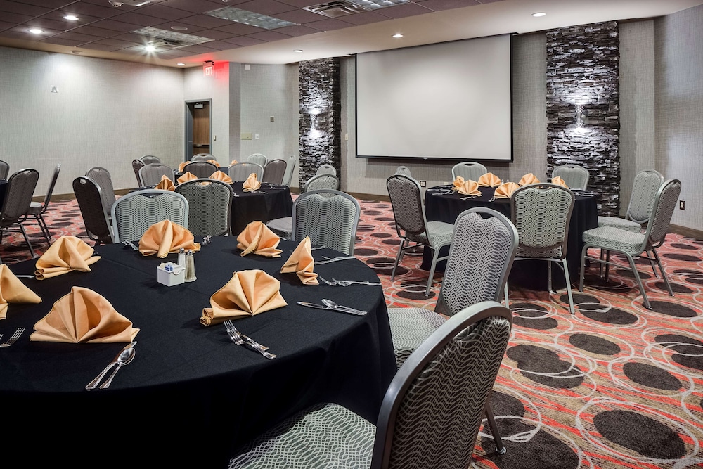 Hampton Inn Iowa City Coralville - photo 38