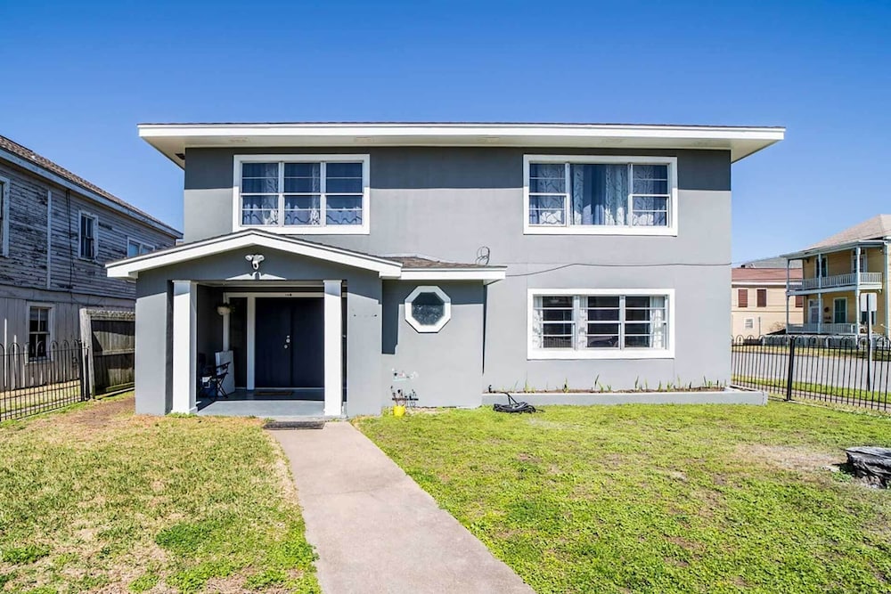 Spacious Modern Family Duplex in Galveston — 4-Star Luxury Hotel in Galveston, United States