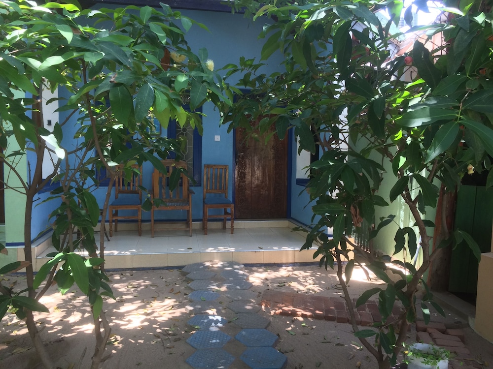 Sam’s Hut Beach Hotel in Wattegama, Sri Lanka