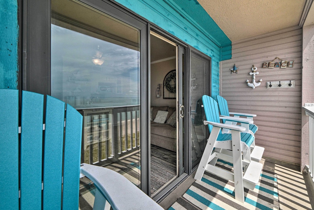 Updated Front Beach Condo w Resort Amenities - photo 9