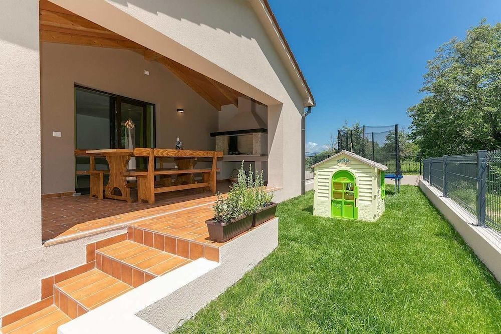 Villa Milica near Labin for 8 people with private pool & kids playground pet friendly — 4-Star Luxury Hotel in Labin, Croatia