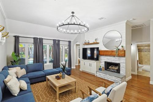 5BD 2BA w Backyard Oasis Pool Jacuzzi Firepit — Corinth — photo 3