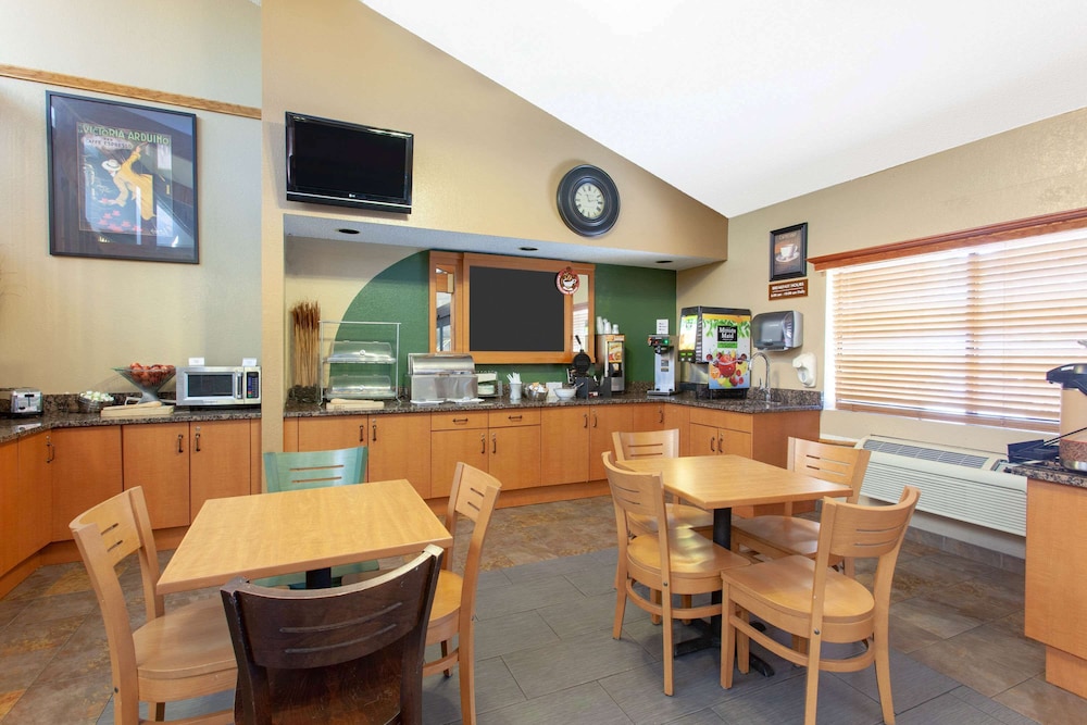 AmericInn by Wyndham Ham Lake - photo 14