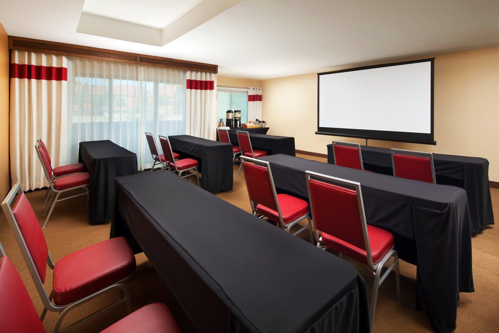 Four Points by Sheraton Phoenix South Mountain - photo 9