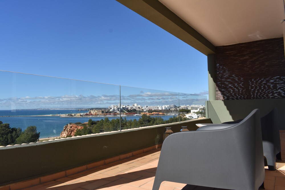 Encosta da Praia Guest House — 5-Star Luxury Hotel in Ferragudo, Portugal
