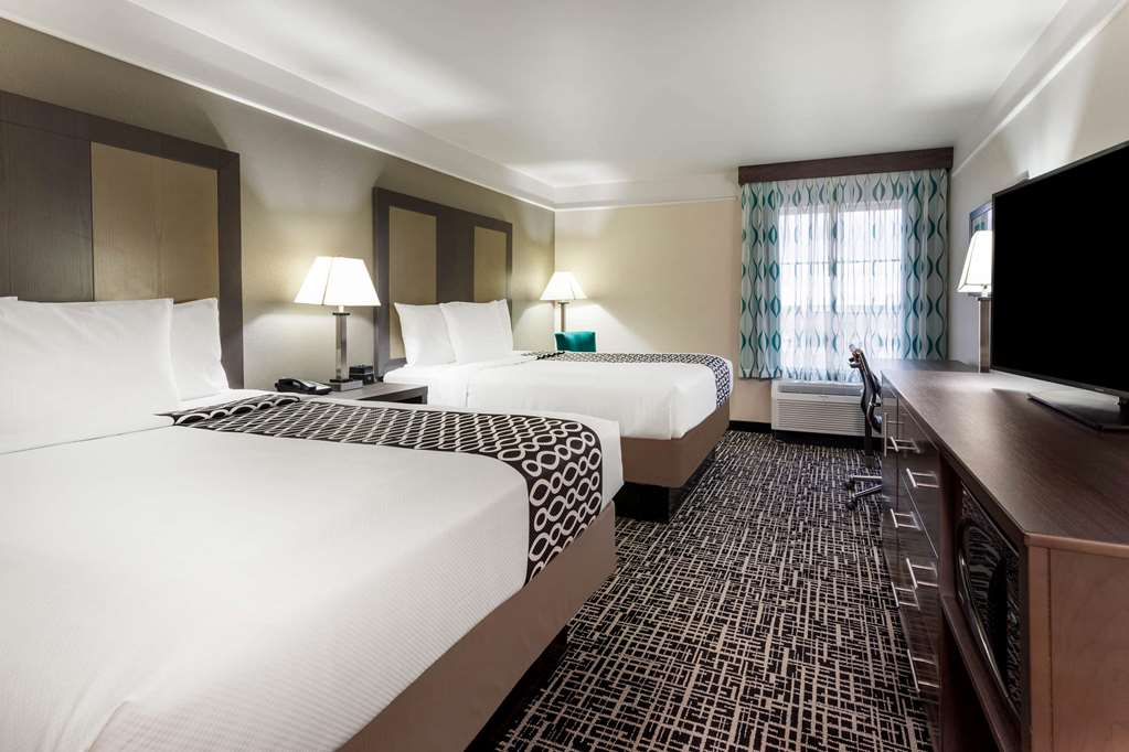 La Quinta Inn & Suites by Wyndham Seguin - photo 26