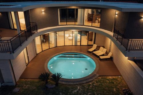 Jeju Eedo — 4-Star Luxury Hotel in Jeju City, South Korea