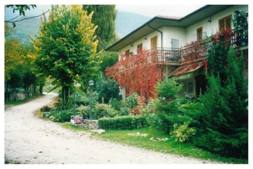 Albergo Ristorante Parco alle Noci pet-friendly hotel Rivodutri