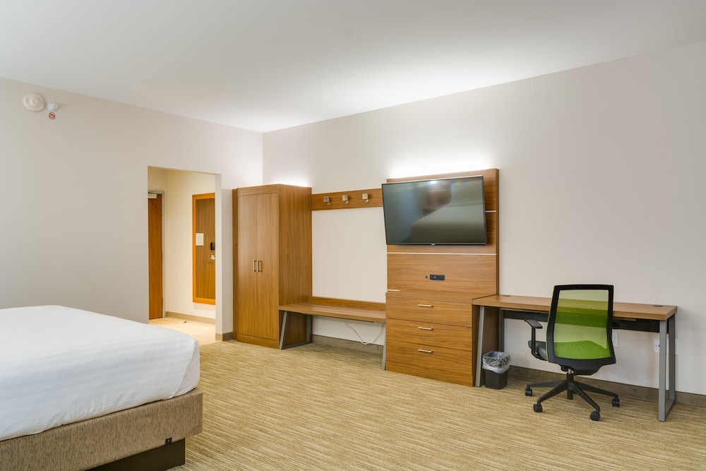 Holiday Inn Express & Suites Russellville by IHG - photo 4