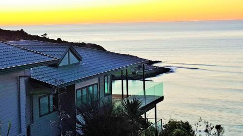 C SCAPE VILLA holiday accommodation — 4-Star Luxury Hotel in Raglan, New Zealand