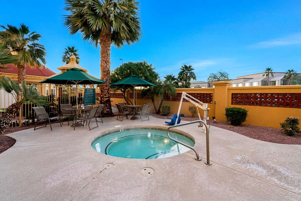 La Quinta Inn & Suites by Wyndham Mesa Superstition Springs - photo 11