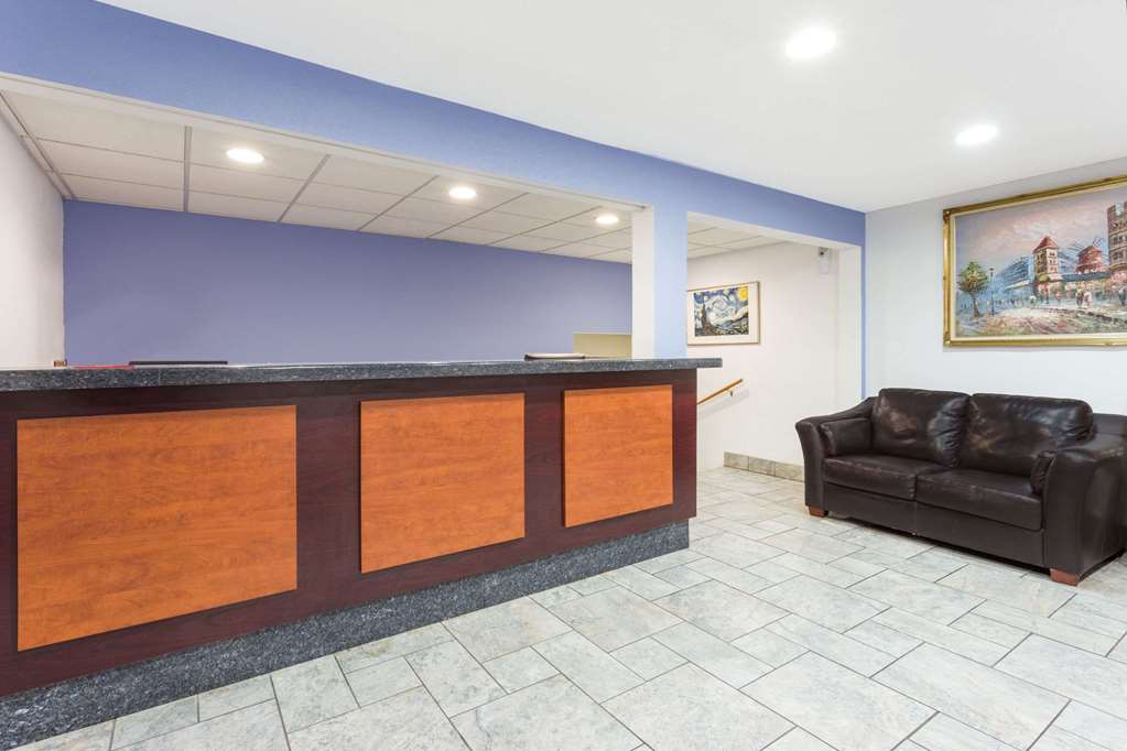 Super 8 by Wyndham Kenosha Pleasant Prairie - photo 4