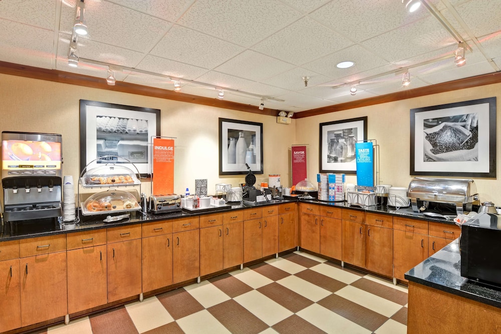 Hampton Inn Memphis Poplar - photo 28