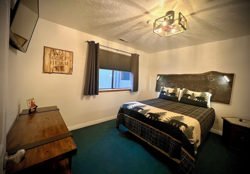 The Snuggle Inn - photo 33