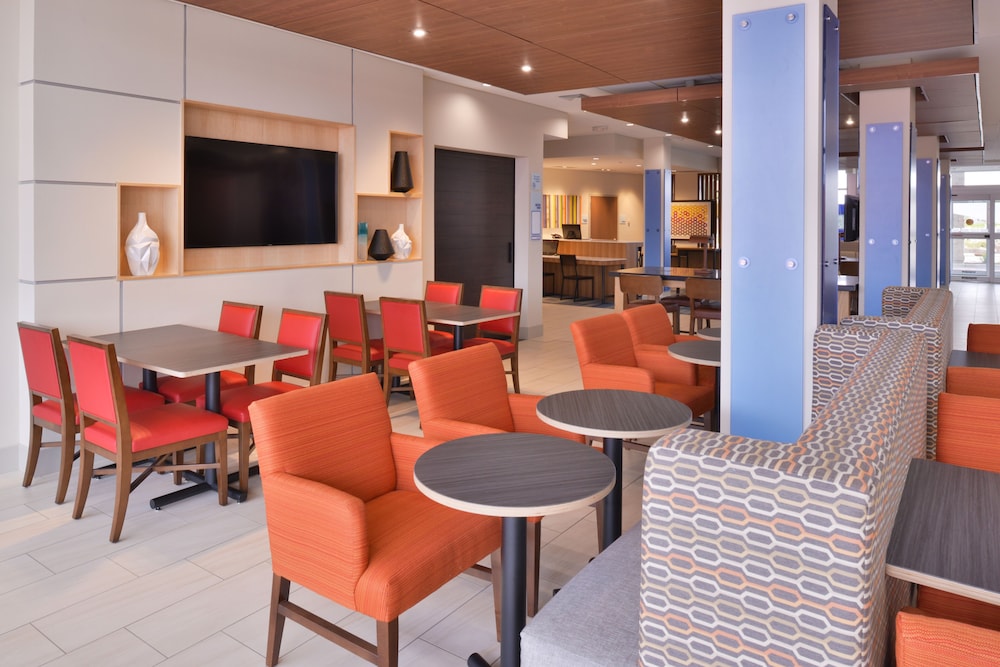 Holiday Inn Express & Suites Madison by IHG - photo 36