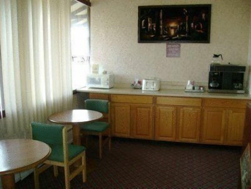 Motel 7 Rawlins - photo 25