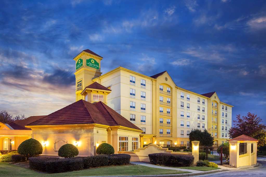 La Quinta Inn & Suites by Wyndham Atlanta Ballpark Galleria - photo 5