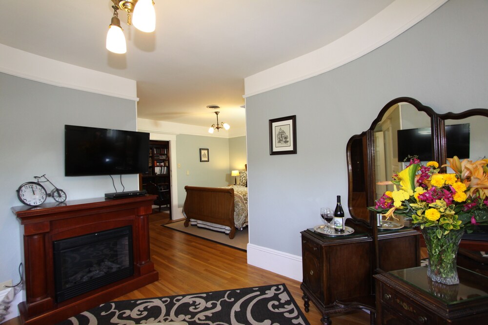 Kelley & Young Wine Garden Inn - photo 21