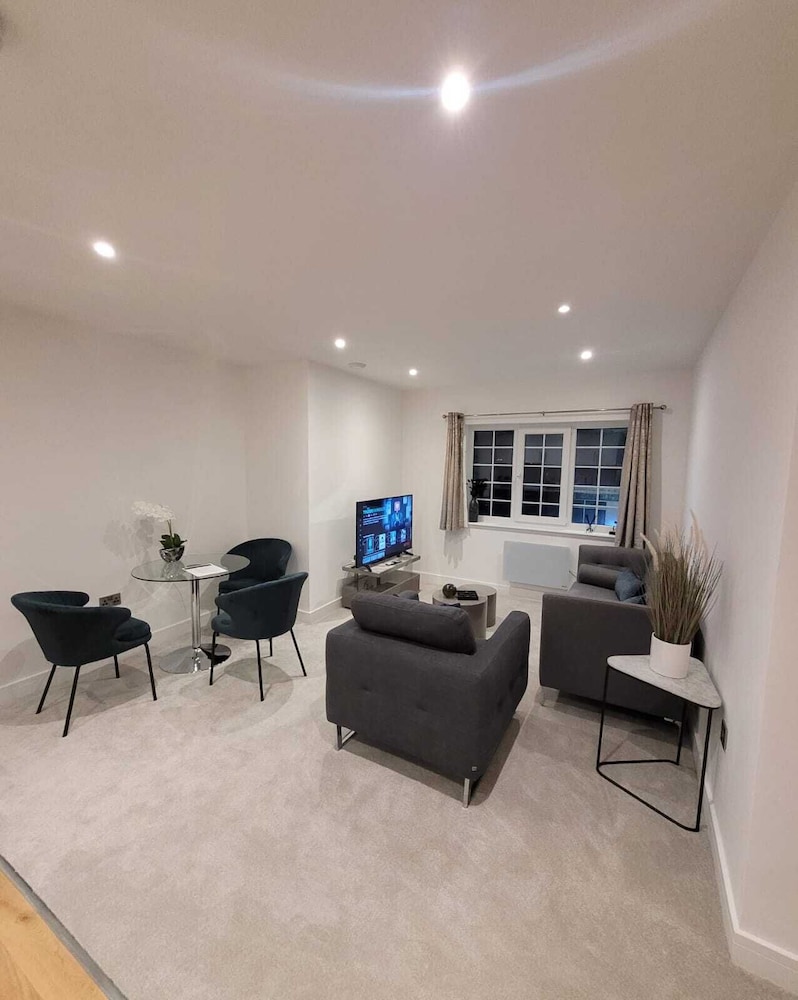 Luxury 2 Bed Flat In The Heart Of Rochester in Rochester, United Kingdom