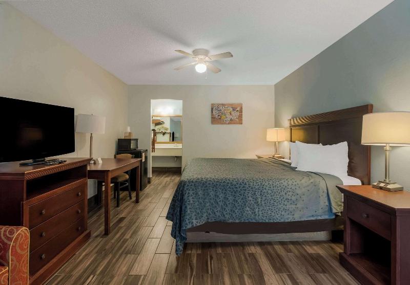 Econo Lodge Inn & Suites Fulton Rockport - photo 23