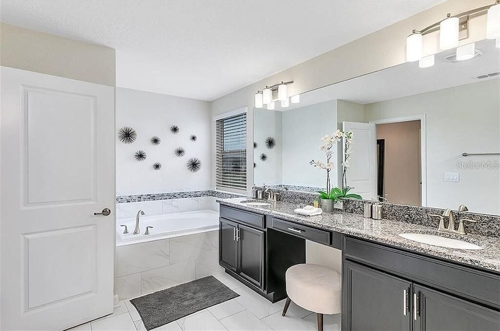 5 Bed Storey Lake Home Lazy River Resort 5 Bedroom Villa by Redawning - photo 24