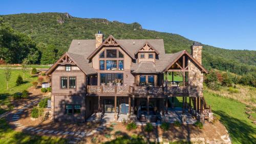 Almost Heaven at Eagles Nest in Banner Elk, United States