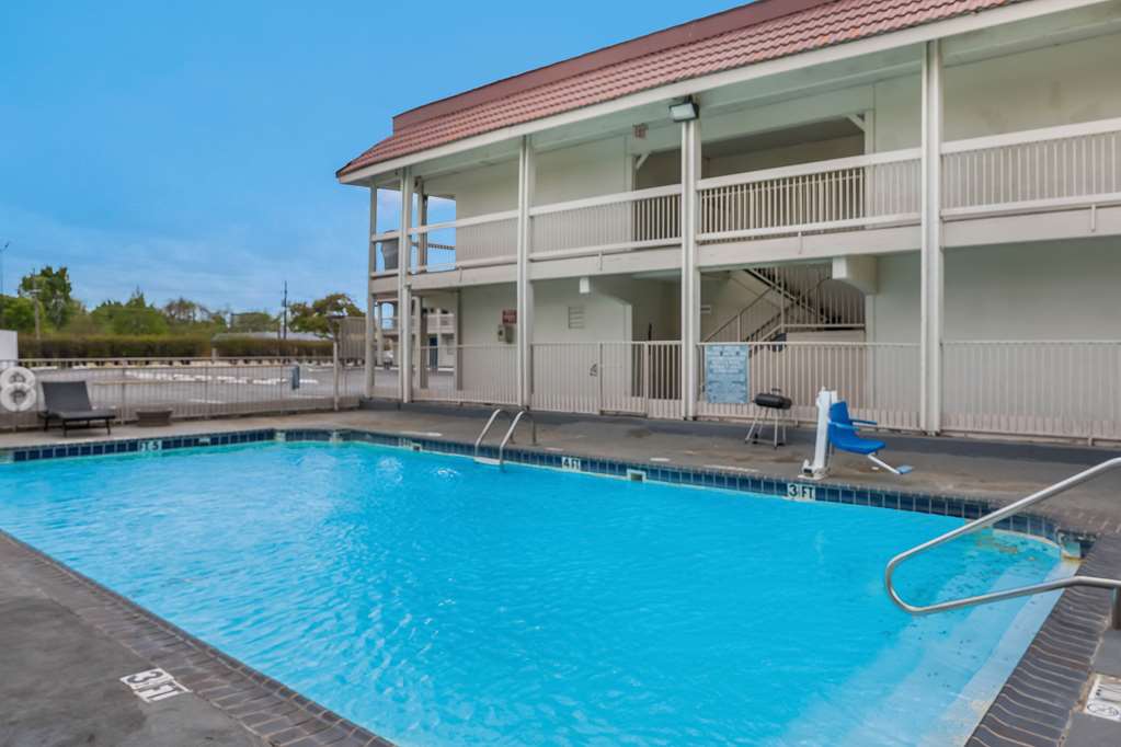 Motel 6 Dallas TX Market Center - photo 16