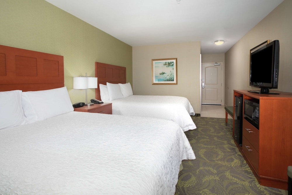 Hampton Inn and Suites Astoria - photo 36