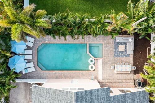 Steps 2 Beach Poolspa Game Room Pool Table — West Palm Beach