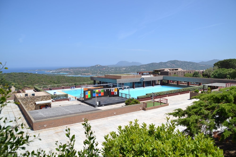 Residence Cugnana Verde — 4-Star Luxury Hotel in Olbia, Italy