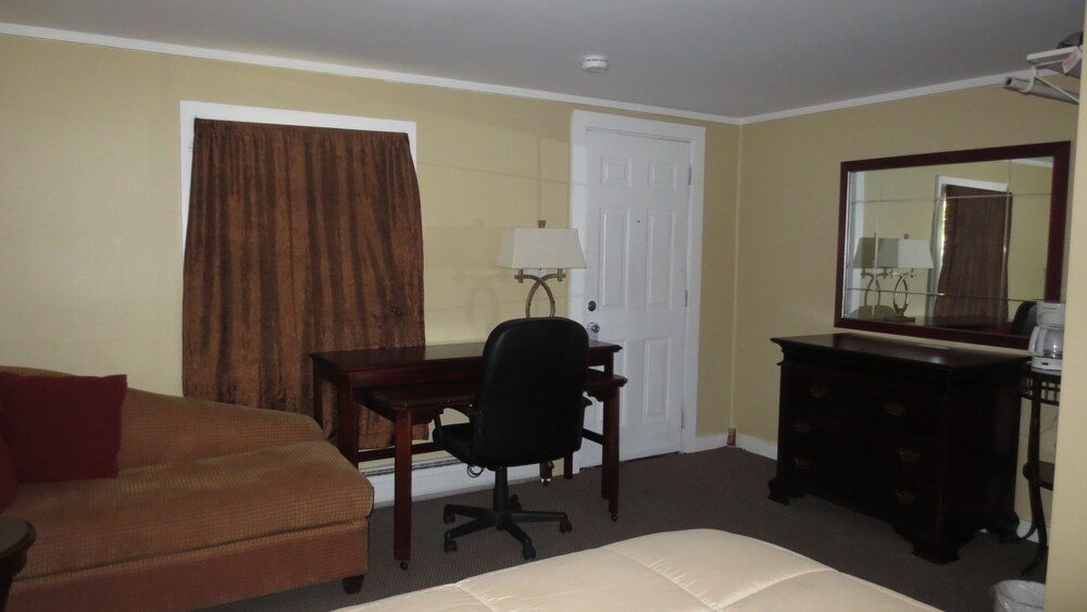 The Villager Motel - photo 19