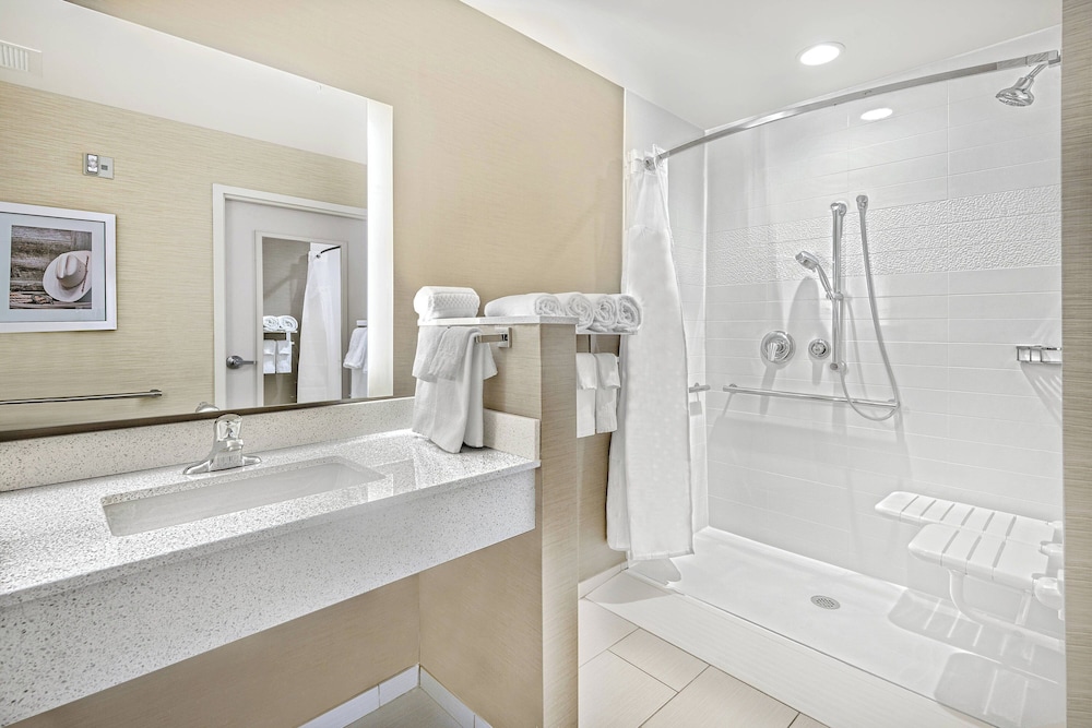 Fairfield Inn & Suites by Marriott Van Canton Area - photo 13