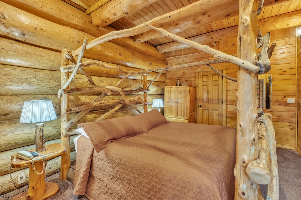 Royal Views Private Mountain Top Cabin 2 Bedroom Cabin by Heavenly Views Resort - photo 2