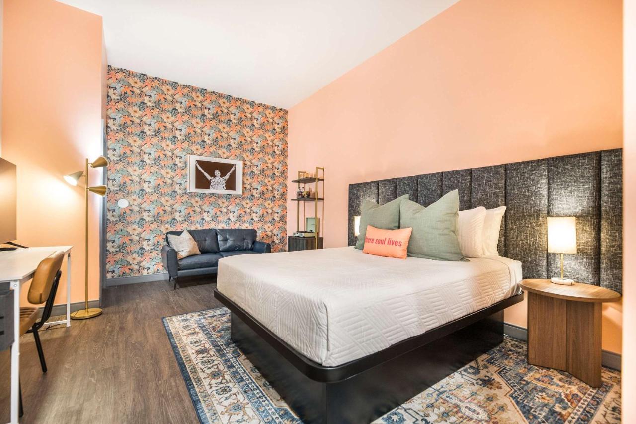 Bold & Floral Little Richard Getaway in Macon, United States