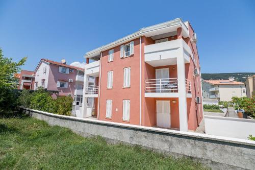 Nur 450 Meter zum Kieselstrand von Baska — 4-Star Luxury Hotel in Baska, Croatia