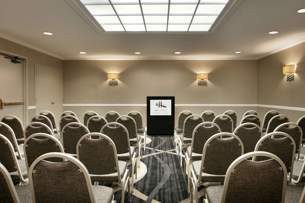 DoubleTree by Hilton New York LaGuardia Airport - photo 38