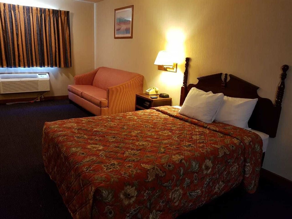 Denison Inn & Suites - photo 22