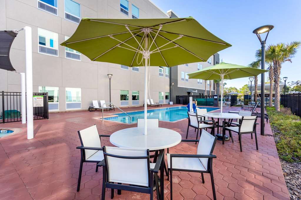 La Quinta Inn & Suites by Wyndham Orlando IDrive Theme Parks - photo 7