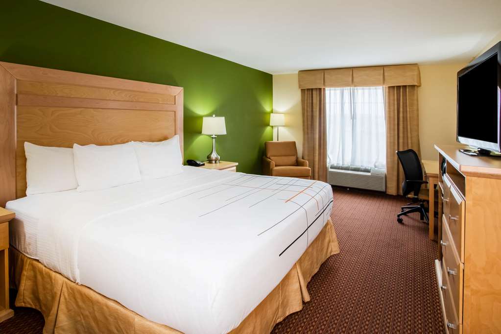 La Quinta Inn & Suites by Wyndham Rochester Mayo Clinic S - photo 23
